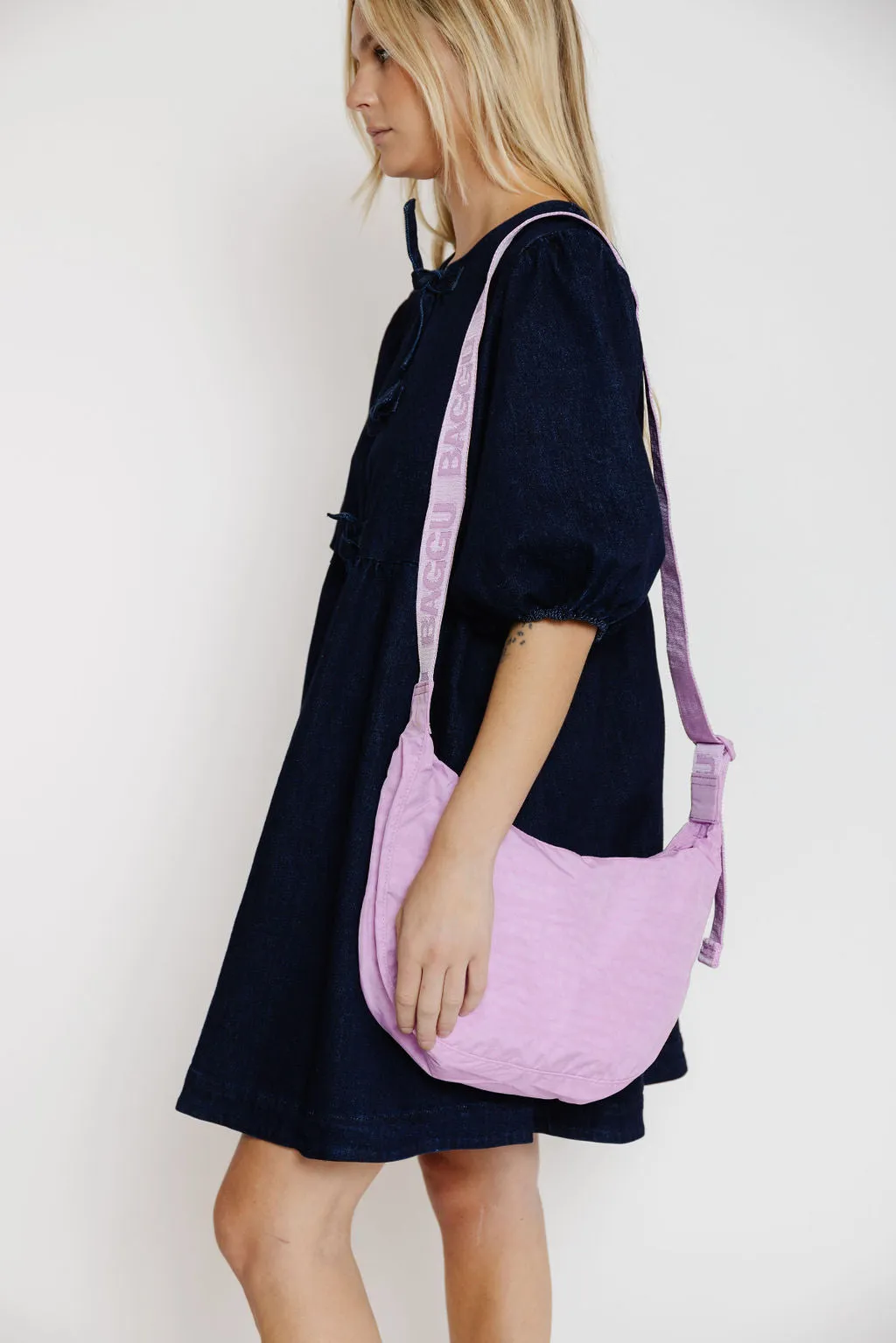 Baggu Medium Nylon Crescent Bag in Peony