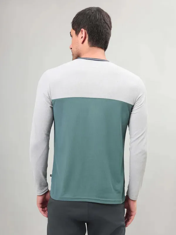 Men Colorblock Slim Fit Crew Neck T-shirt with MATPIQ