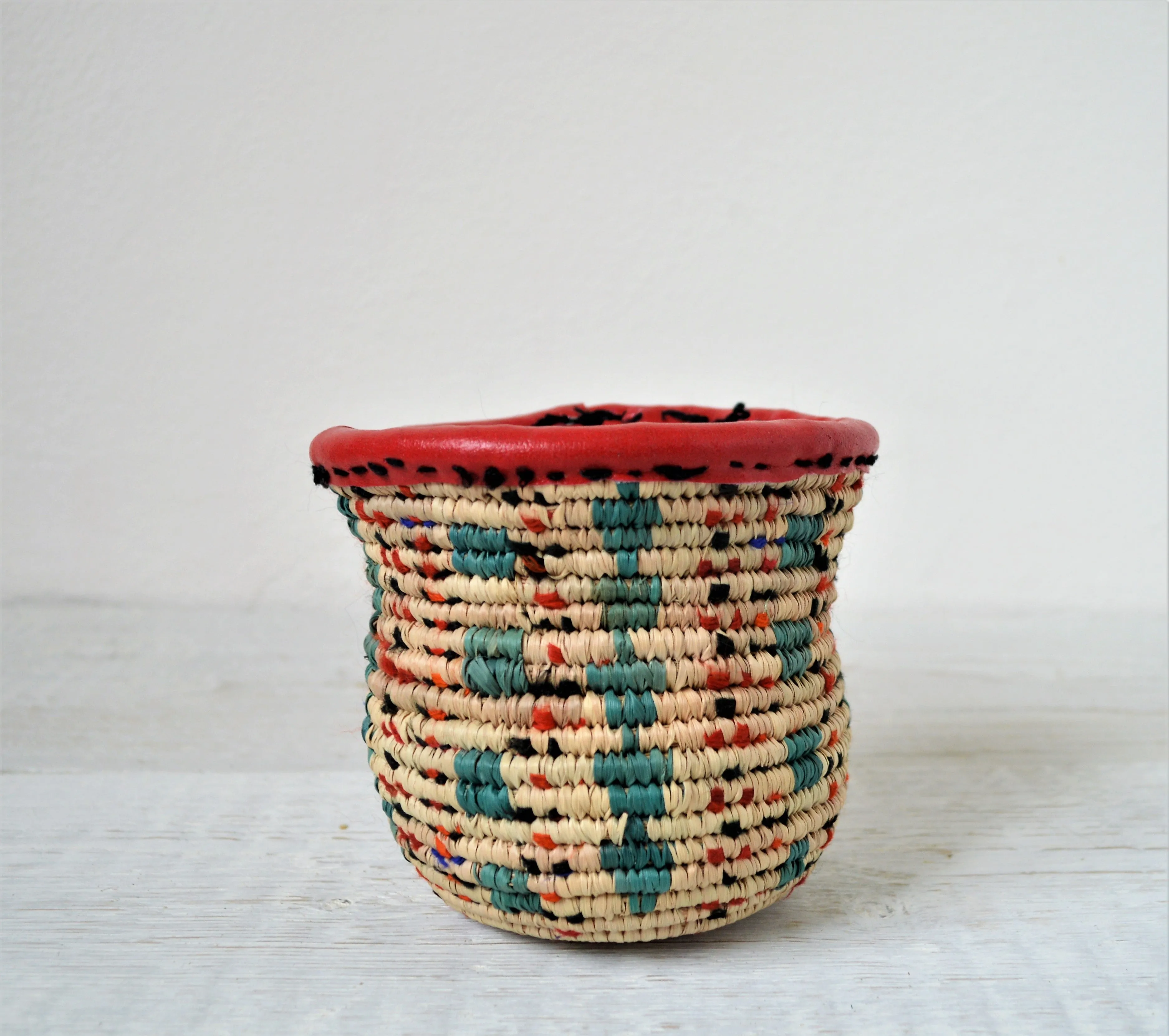 Small woven pot (handmade palm leaves basket)